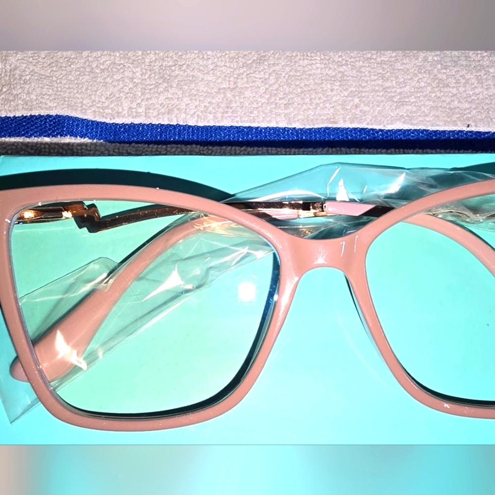 Glasses - Picture 4 of 15